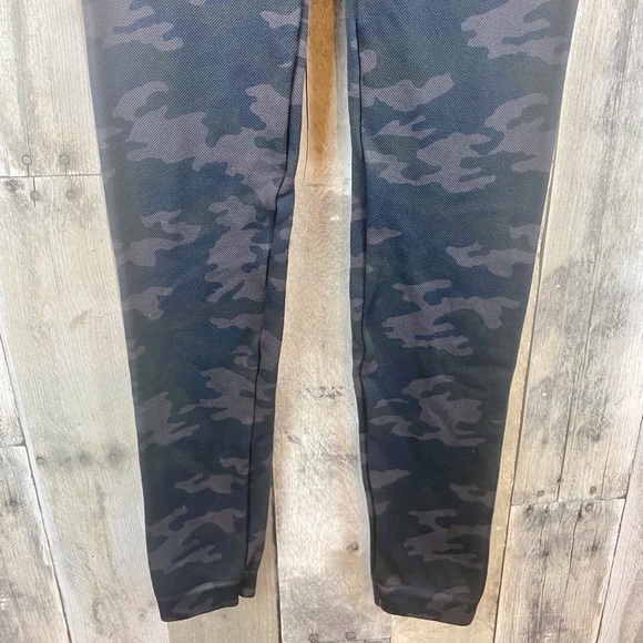 SPANX Look At Me Now Green Camo Leggings Size Small. - Picture 9 of 16